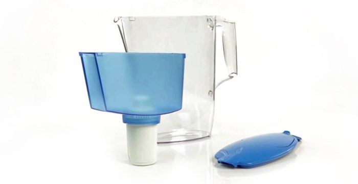 Разобранный фильтр: корпус, резервуар для набора воды, очистительный модуль, крышка